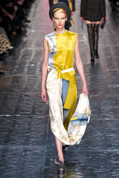 Look 12